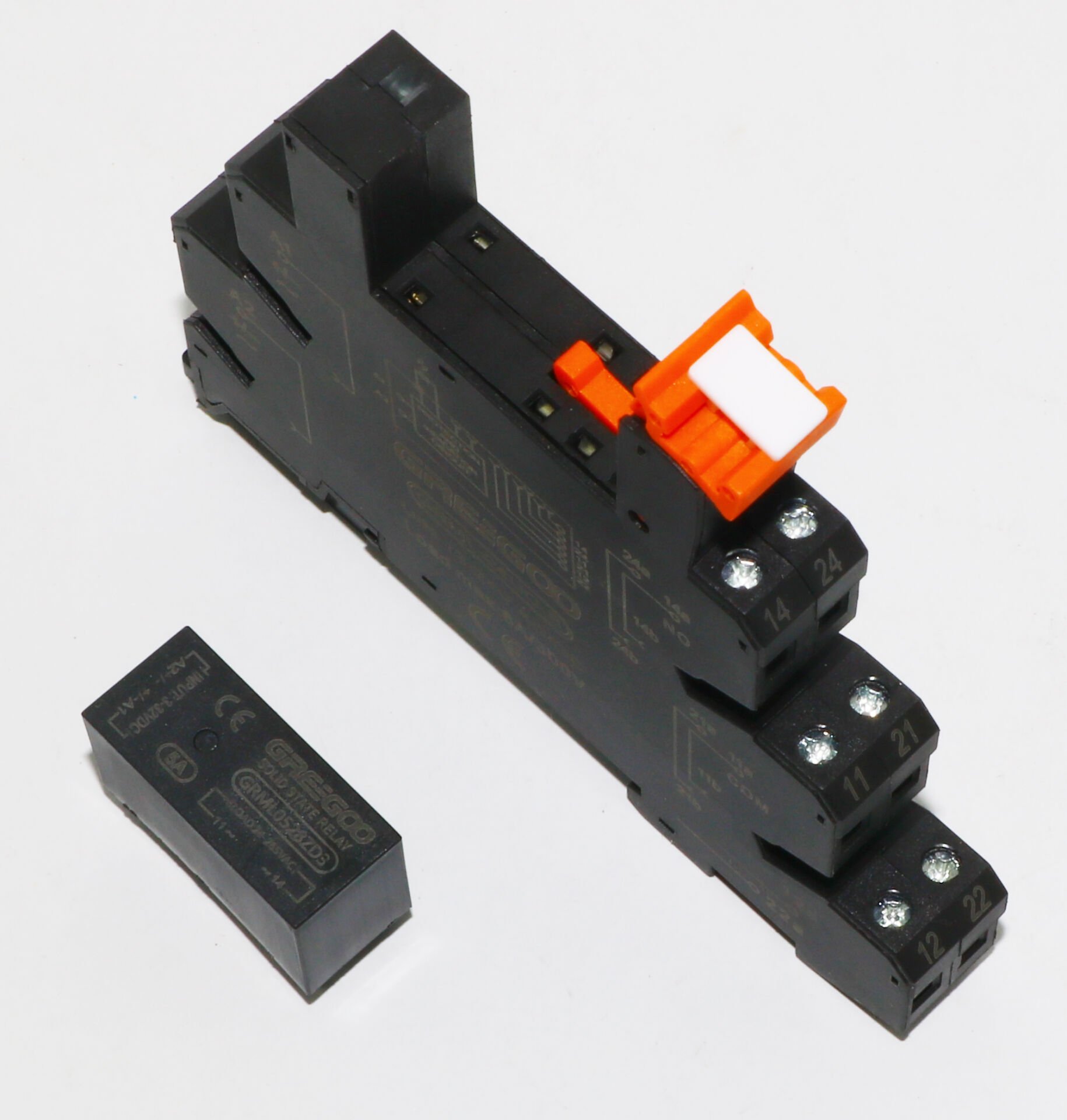 GRML0528ZD3LS Entegre Katı Hal Röleli Priz